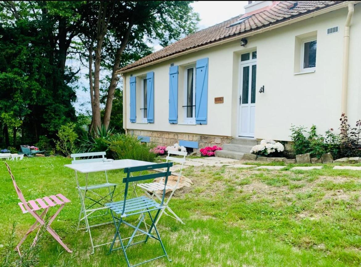 Vila Les Volets Bleus Parmain Exteriér fotografie