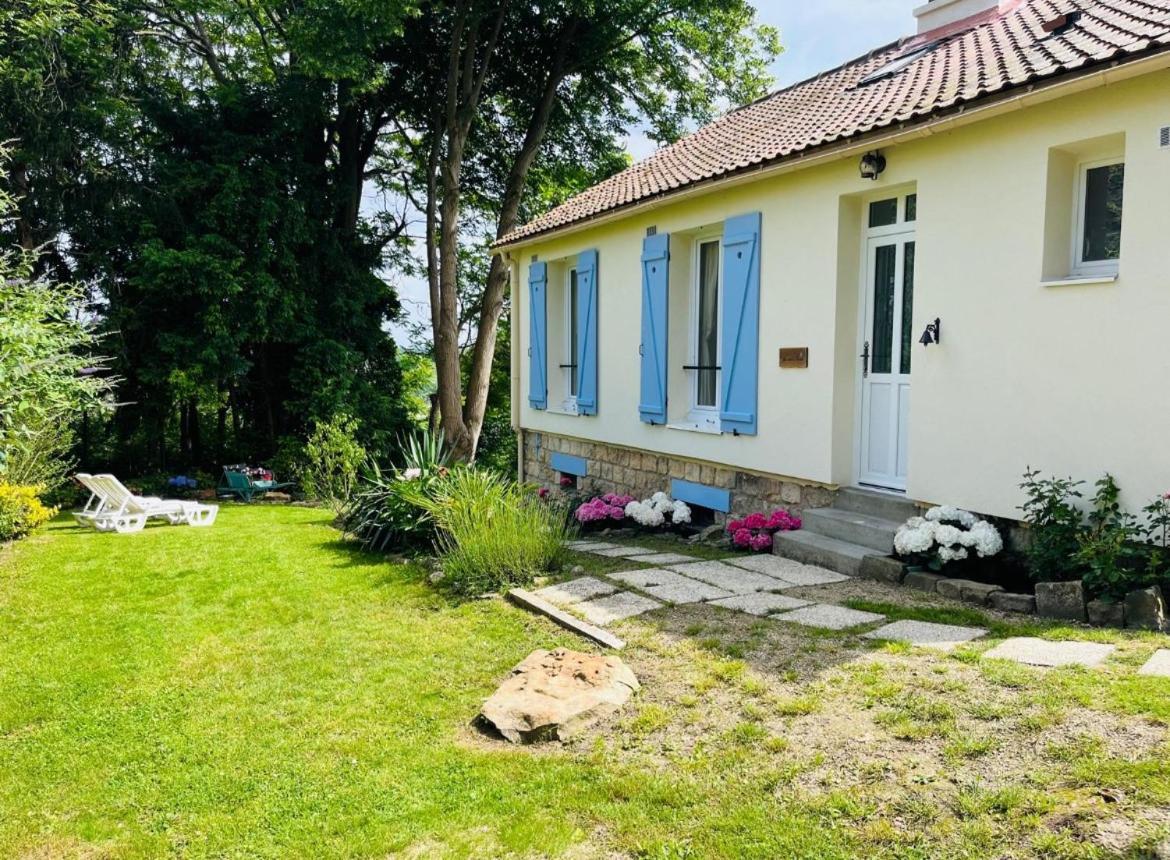 Vila Les Volets Bleus Parmain Exteriér fotografie