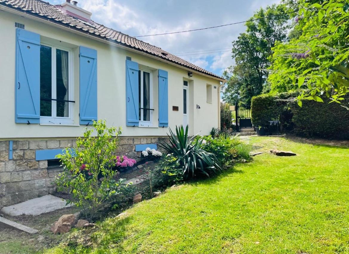 Vila Les Volets Bleus Parmain Exteriér fotografie